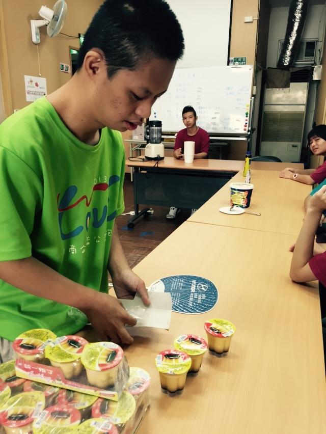 生命有裂縫，光才能透進來-1