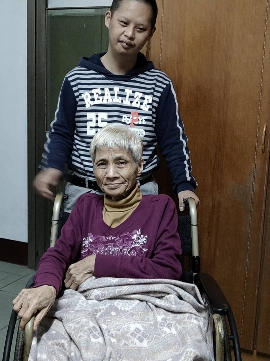 生命有裂縫，光才能透進來-0