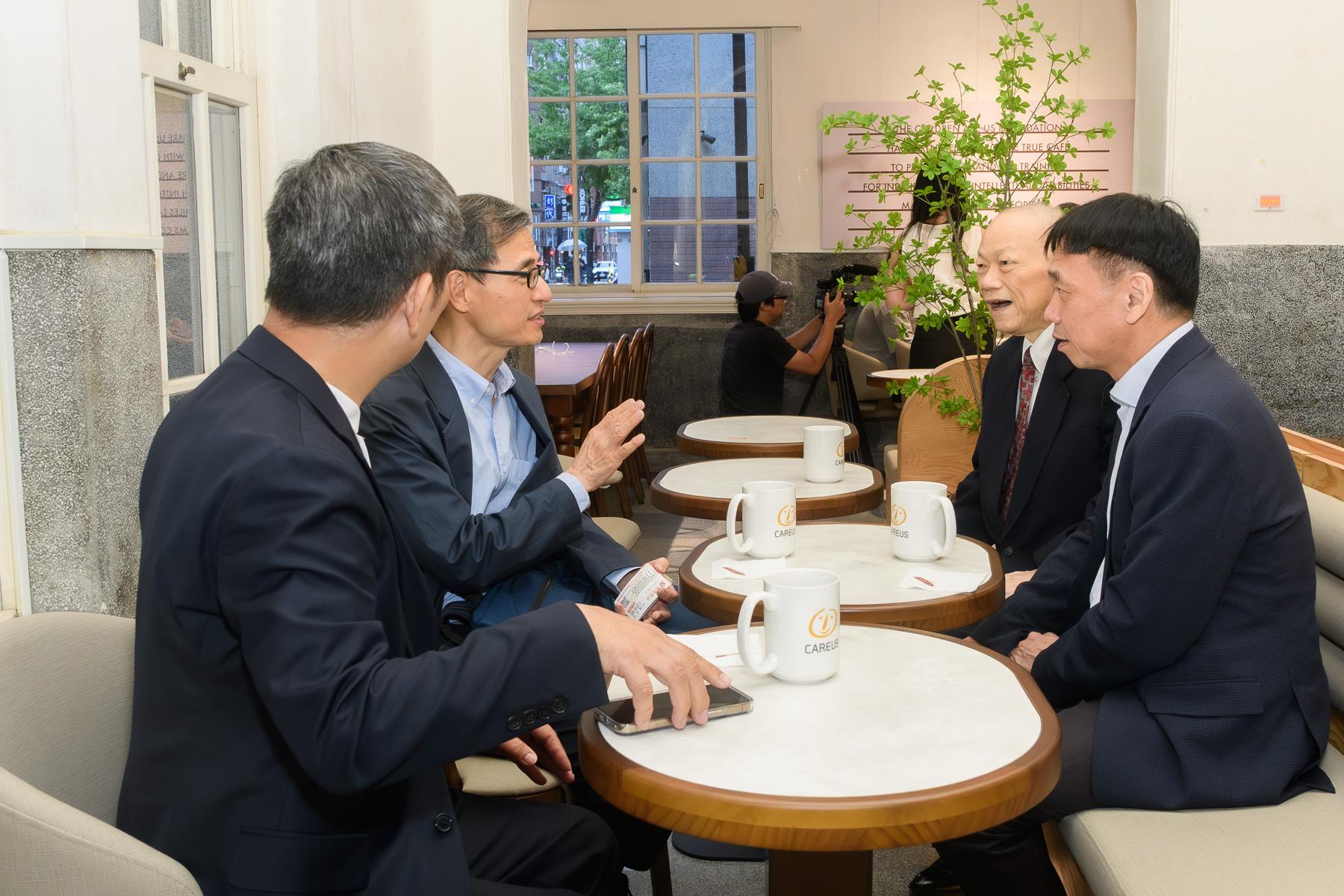 記者會花絮 . '-' . 3