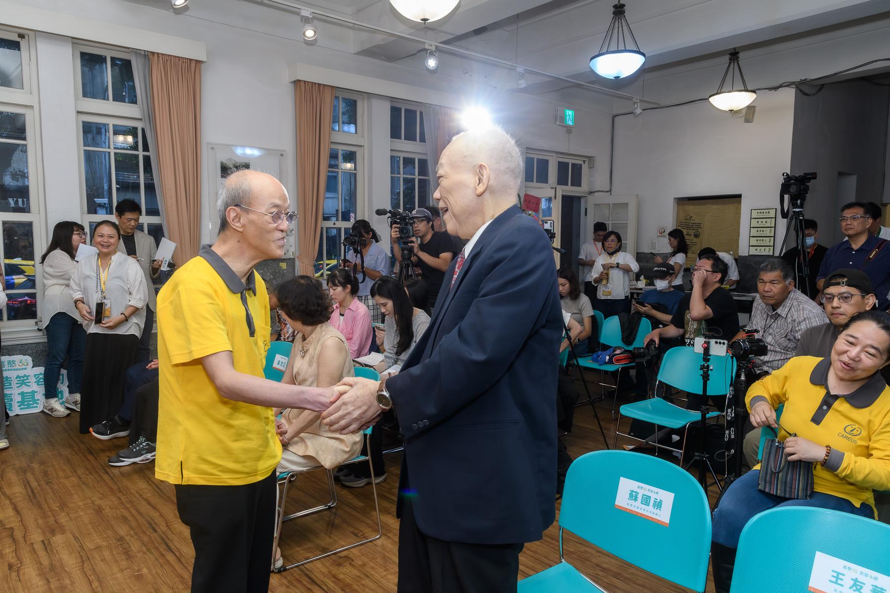 記者會花絮 . '-' . 9