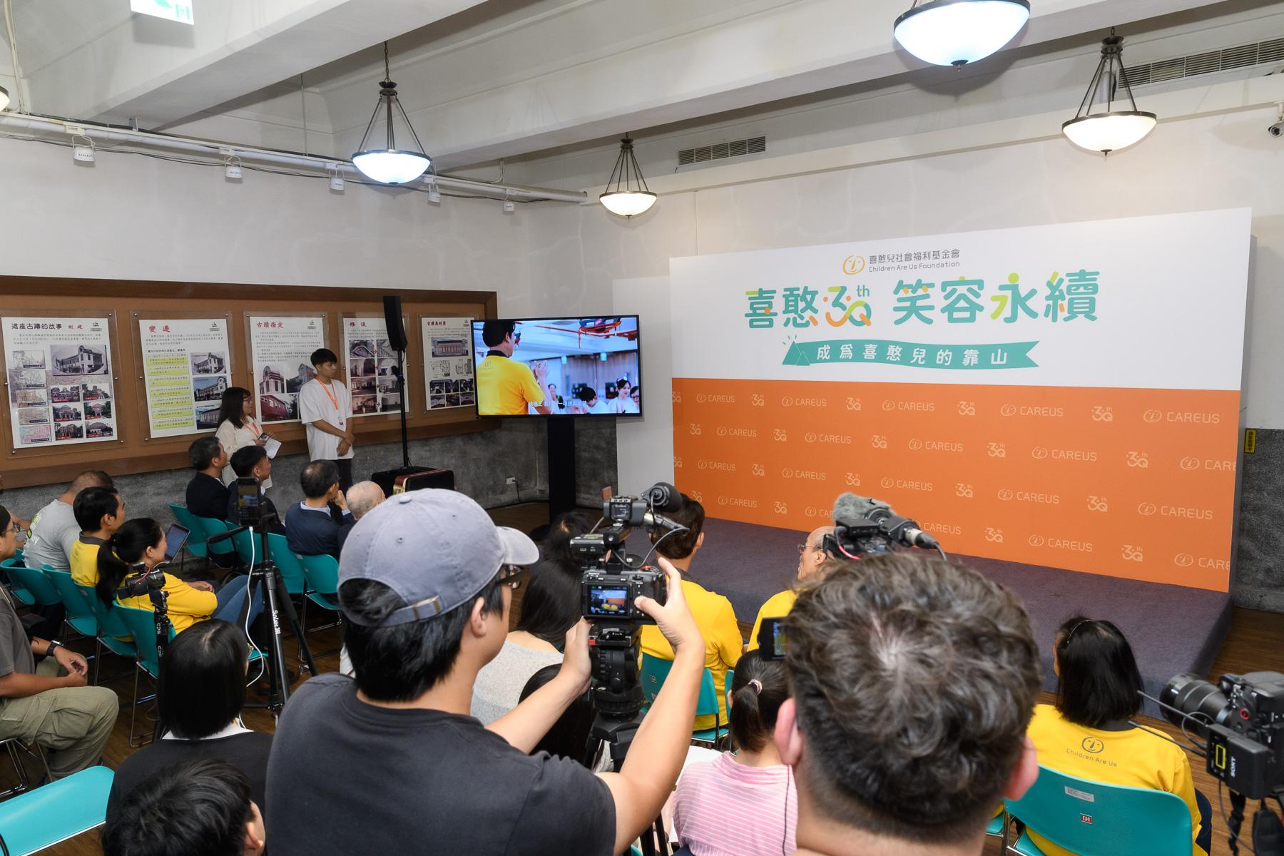 記者會花絮 . '-' . 8